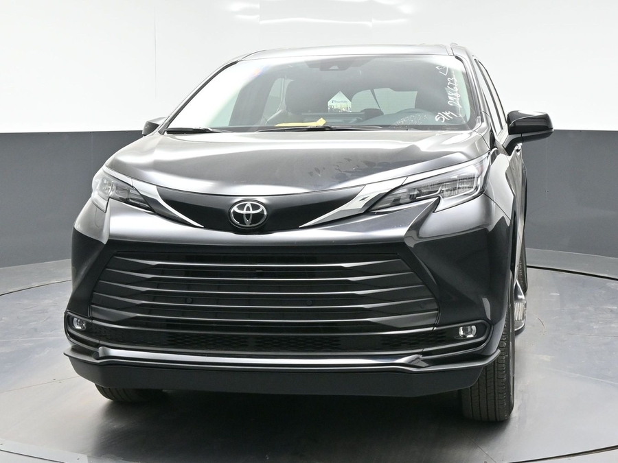Black Toyota Sienna image number 10
