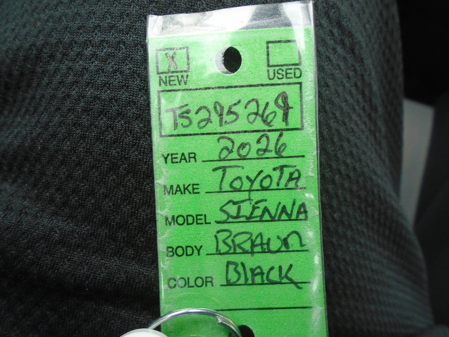 Black Toyota Sienna image number 17