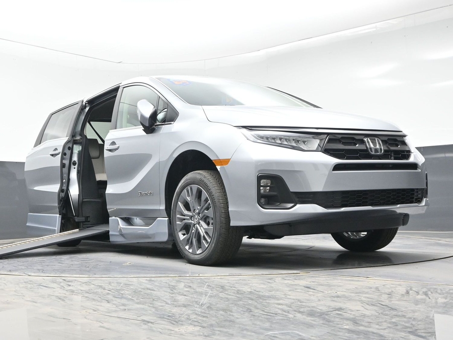 New 2026 Honda Odyssey Touring - BraunAbility Side Entry In Floor Automatic Ramp