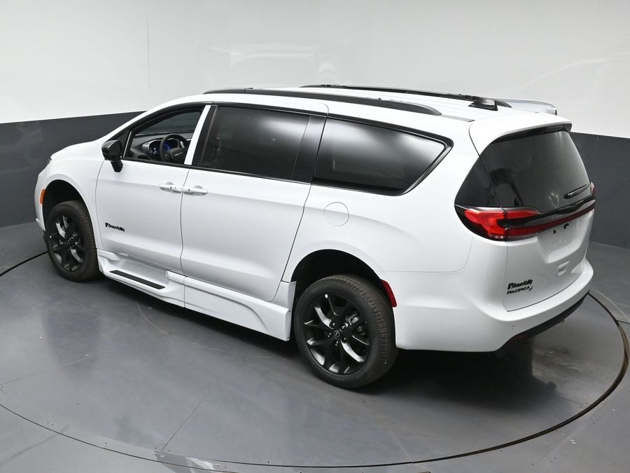New 2026 Chrysler Pacifica Select Sport - BraunAbility Side Entry Fold Out Automatic Ramp