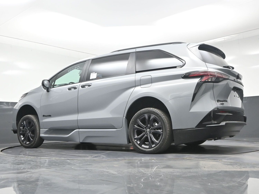 New 2026 Toyota Sienna Hybrid XSE Sport - BraunAbility Side Entry In Floor Automatic Ramp
