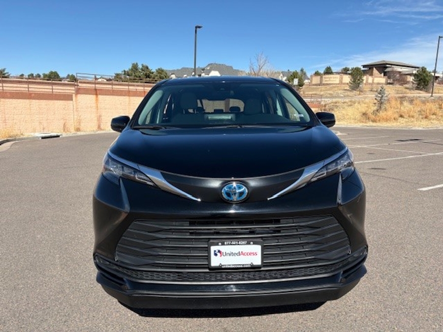 Used 2024 Toyota Sienna Hybrid LE - BraunAbility Side Entry Entry Fold Out Automatic Ramp