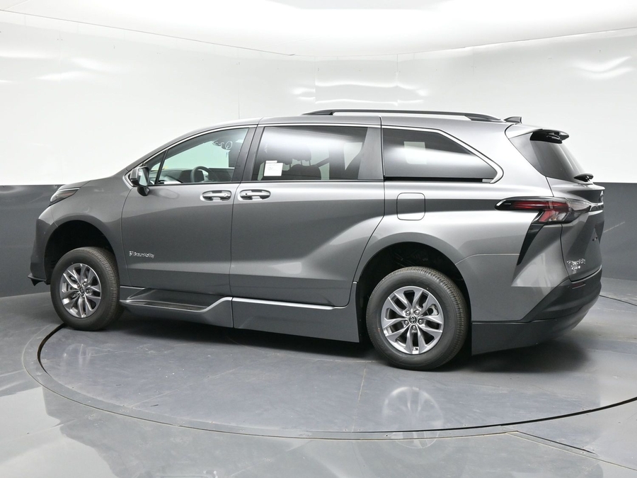2026 Toyota Sienna XLE - Photo 22