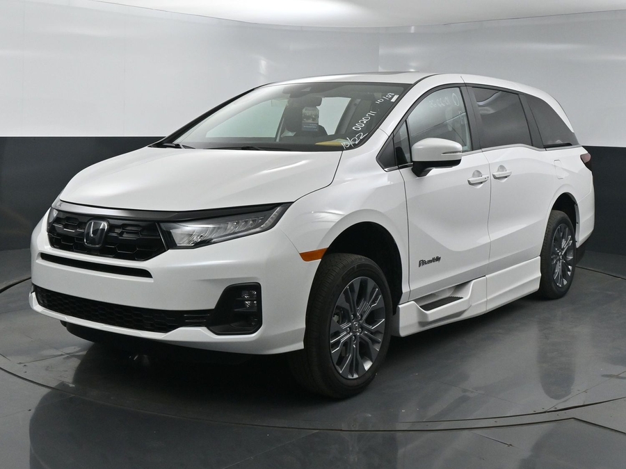White Honda Odyssey image number 2