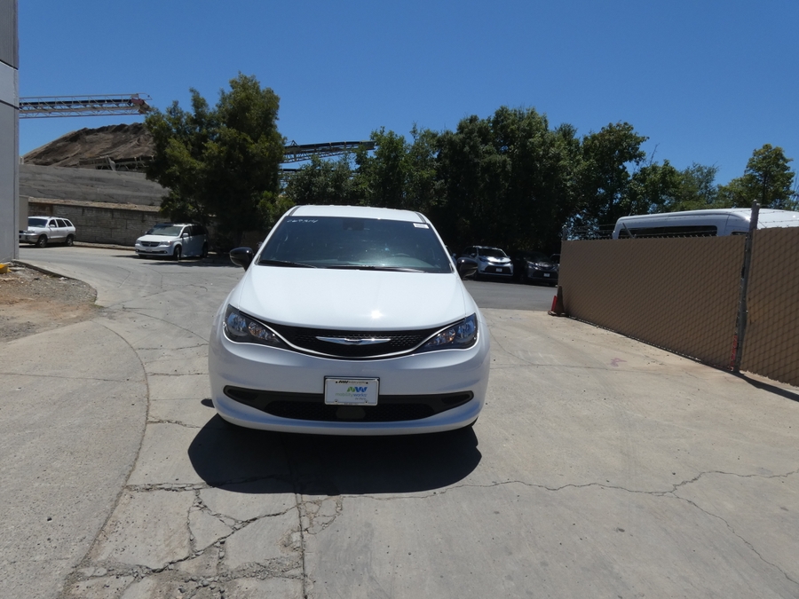 2026 Chrysler Voyager LX - Photo 12