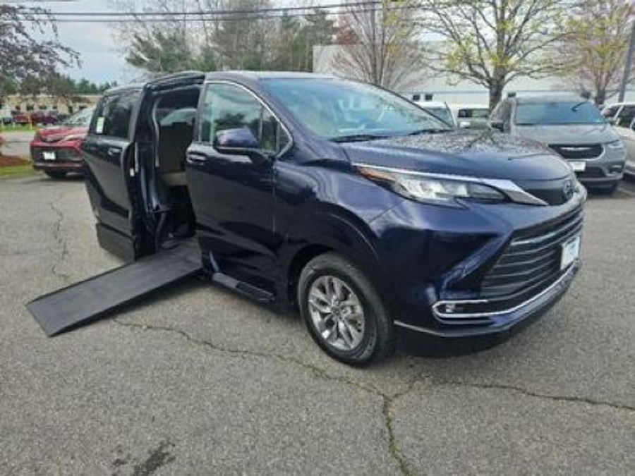 2023 Toyota Sienna XLE - Photo 6