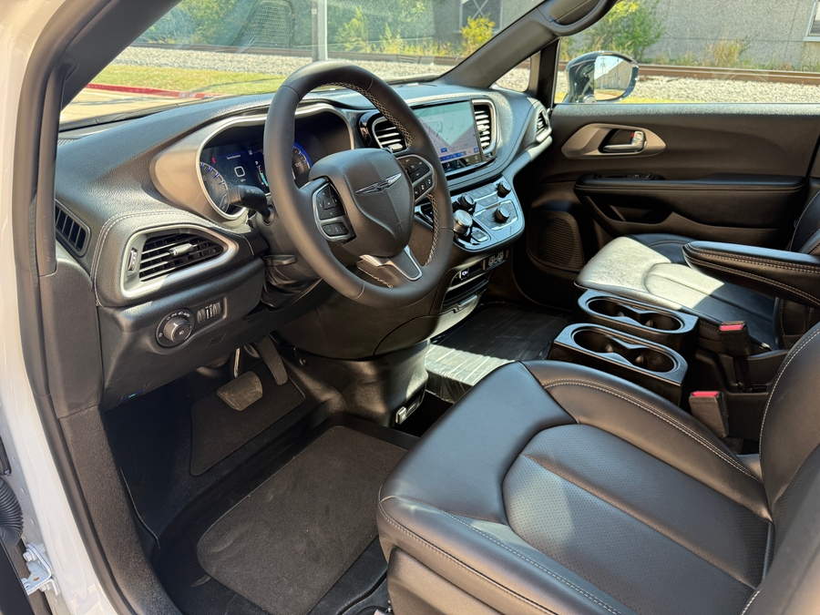 Used 2025 Chrysler Pacifica Select Safety - BraunAbility Side Entry In Floor Automatic Ramp
