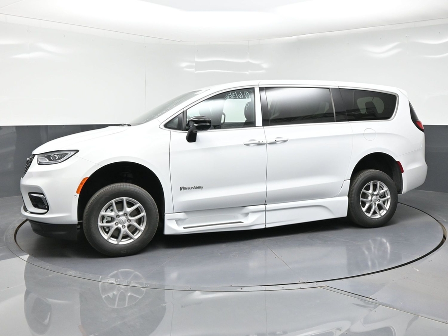 White Chrysler Pacifica image number 2