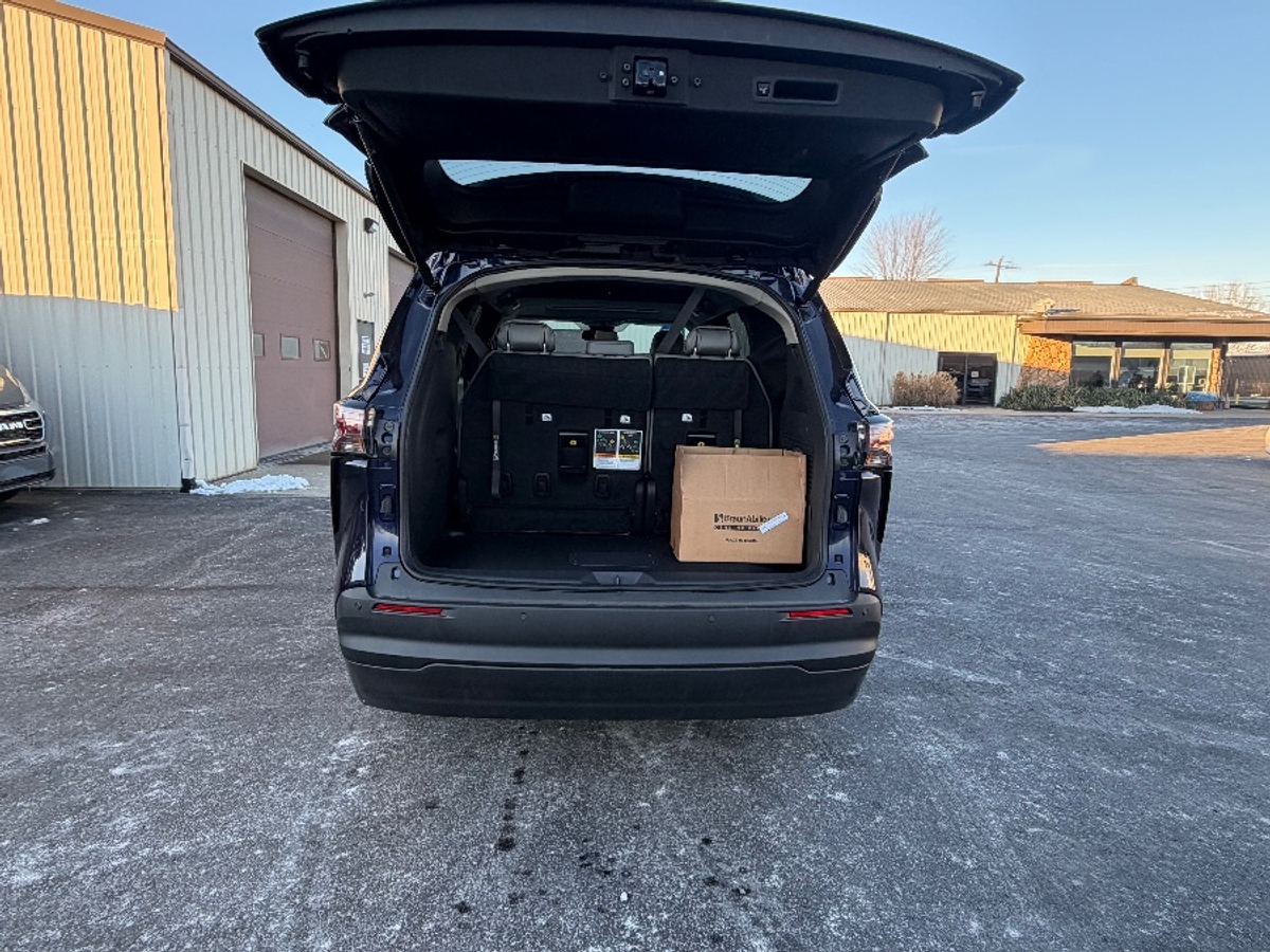 2025 TOYOTA SIENNA - Image 9