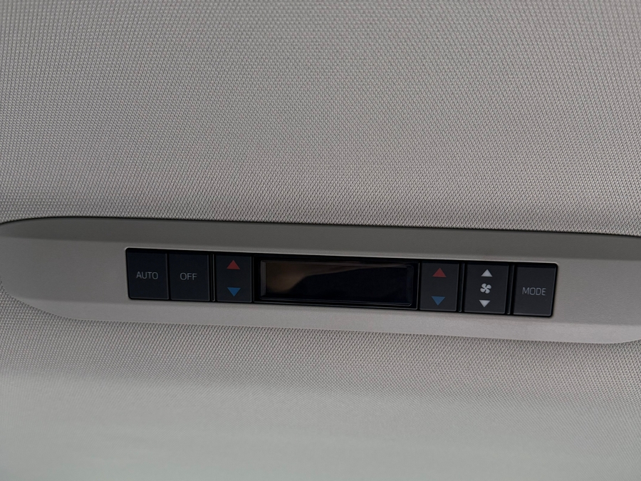 Green Toyota Sienna image number 15