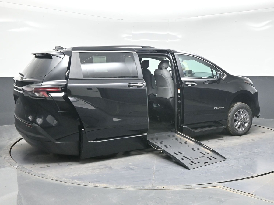 Black Toyota Sienna image number 9