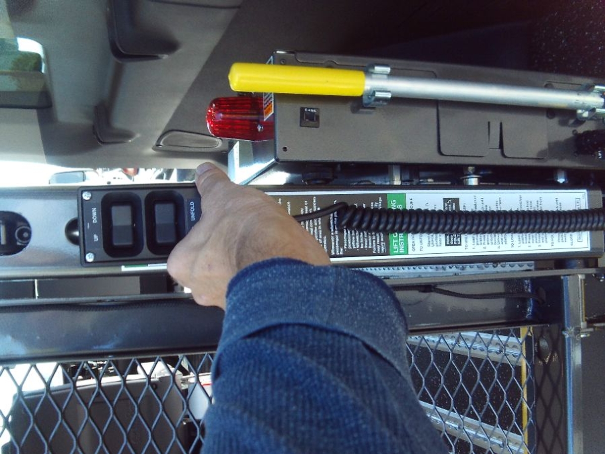 White Ford T350 image number 14