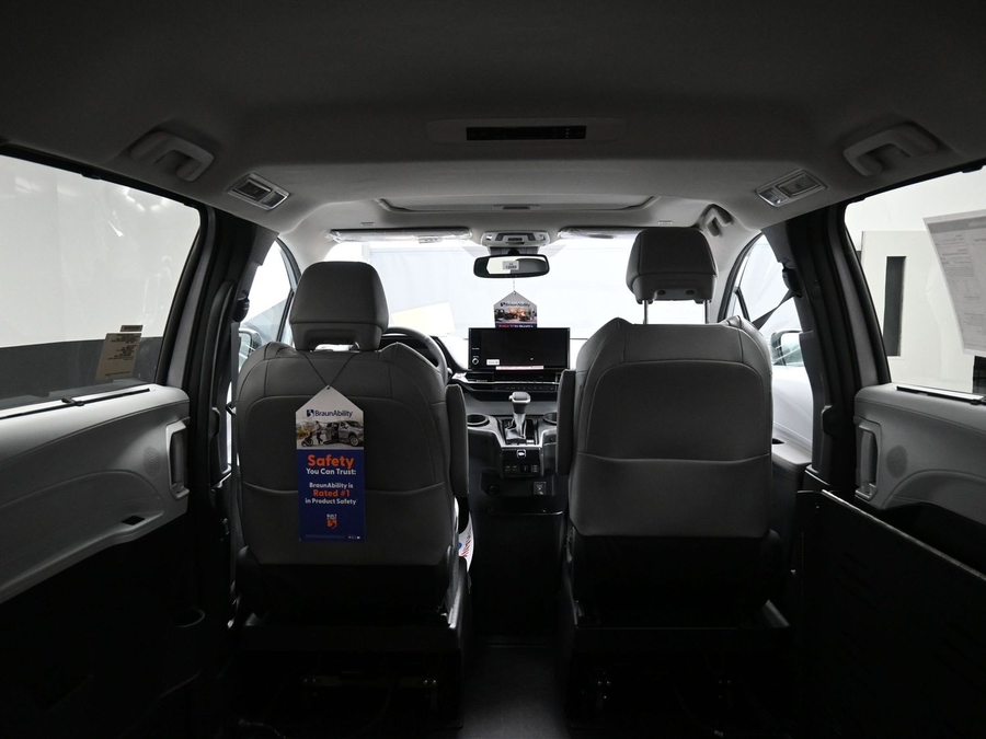 New 2025 Toyota Sienna Hybrid XLE Plus - BraunAbility Side Entry Entry Fold Out Automatic Ramp