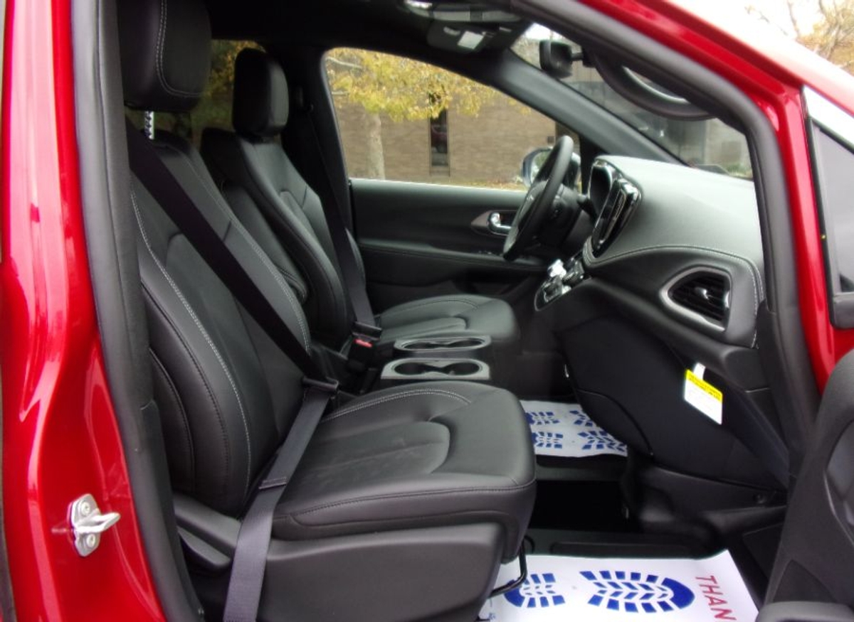 2025 CHRYSLER PACIFICA - Image 14