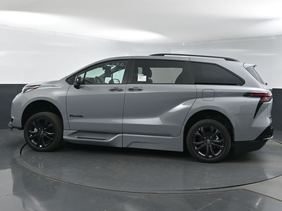 New 2025 Toyota Sienna Hybrid XSE Sport - BraunAbility Side Entry Entry Fold Out Automatic Ramp
