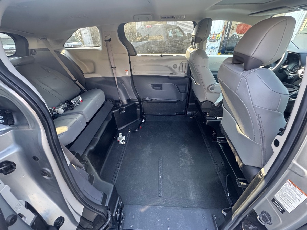 2024 TOYOTA SIENNA - Image 7