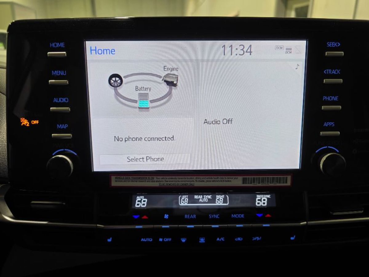 Grey Toyota Sienna image number 22