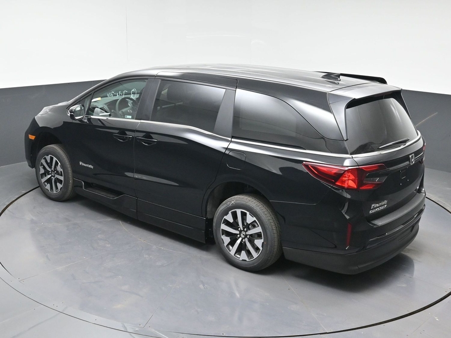 Black Honda Odyssey image number 22