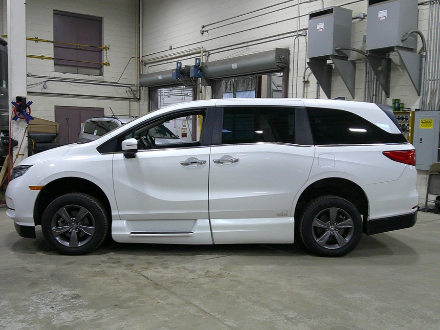 White Honda Odyssey image number 6