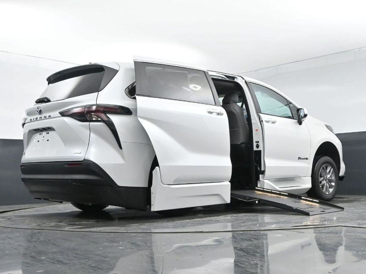 2025 TOYOTA SIENNA - Image 13