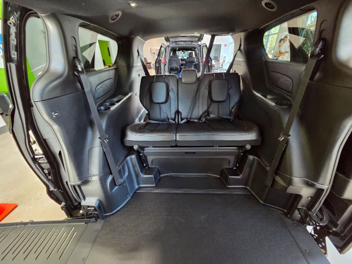 2025 CHRYSLER PACIFICA - Image 12