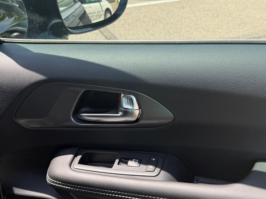 Número de imagen Chrysler Pacifica negro 31