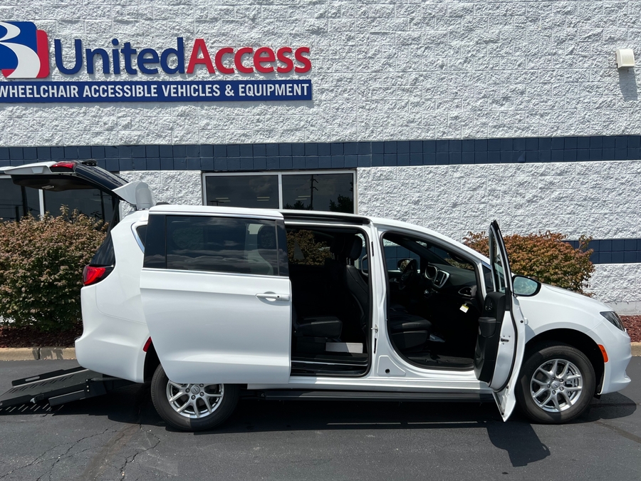 New 2026 Chrysler Voyager LX - FR Conversions Commercial Rear Entry Fold Out Manual Ramp
