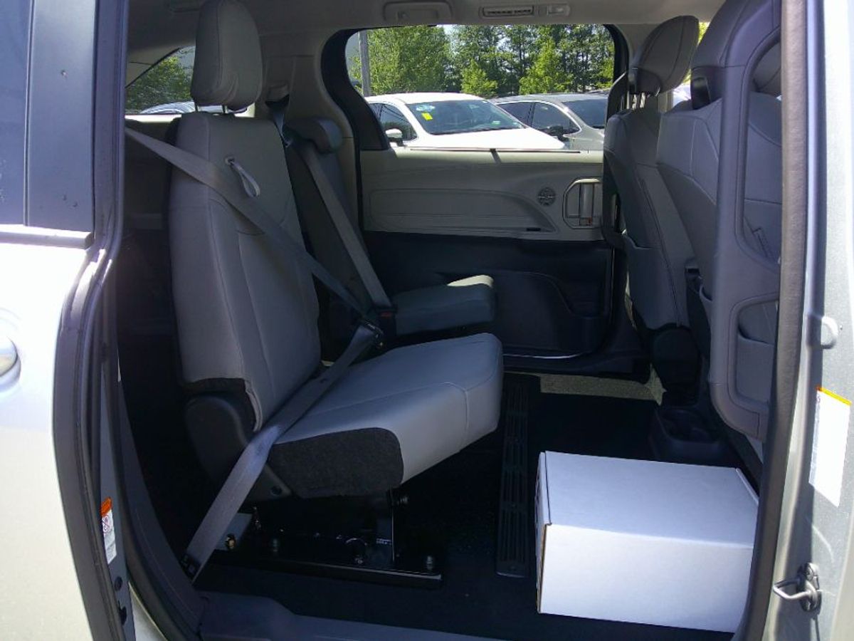 2024 TOYOTA SIENNA - Image 11