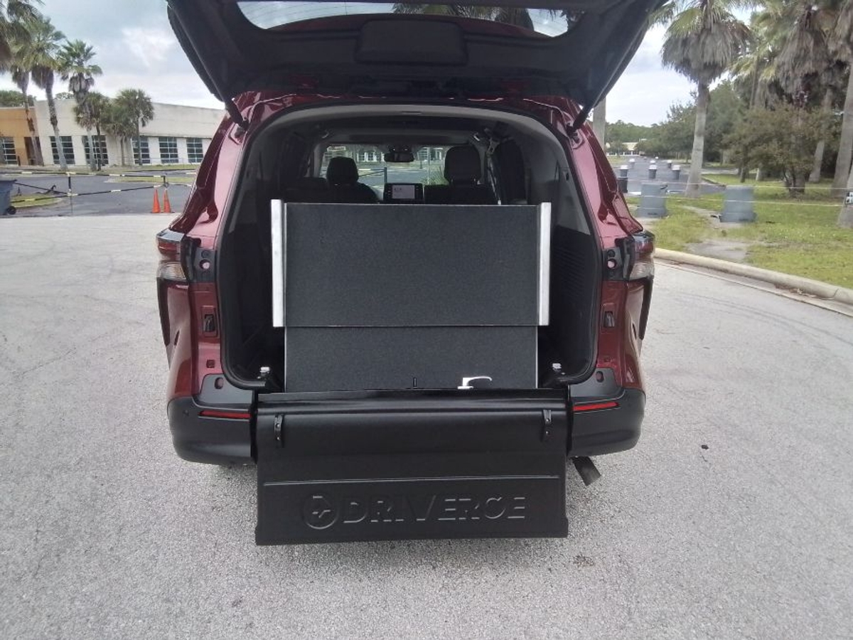 2023 TOYOTA SIENNA - Image 15