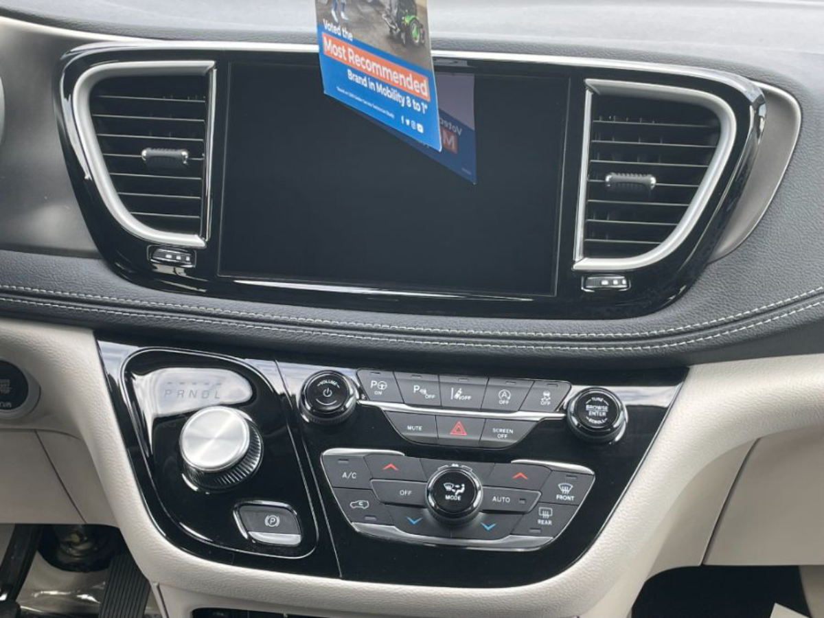 2023 CHRYSLER PACIFICA - Image 16