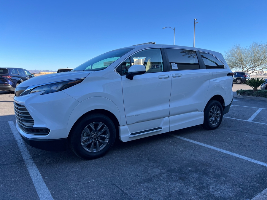 New 2025 Toyota Sienna Hybrid LE AWD - VMI  Entry  Ramp