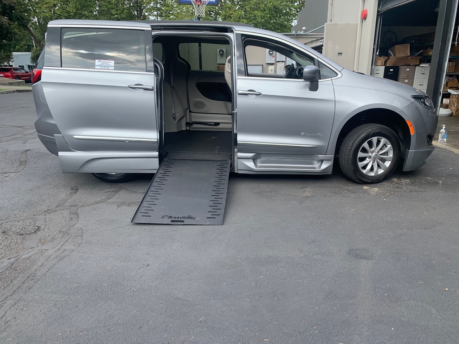 Used 2017 Chrysler Pacifica Touring-L - BraunAbility Side Entry In Floor Automatic Ramp