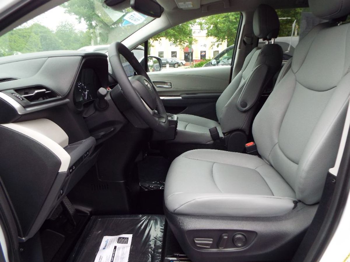 2024 TOYOTA SIENNA - Image 18