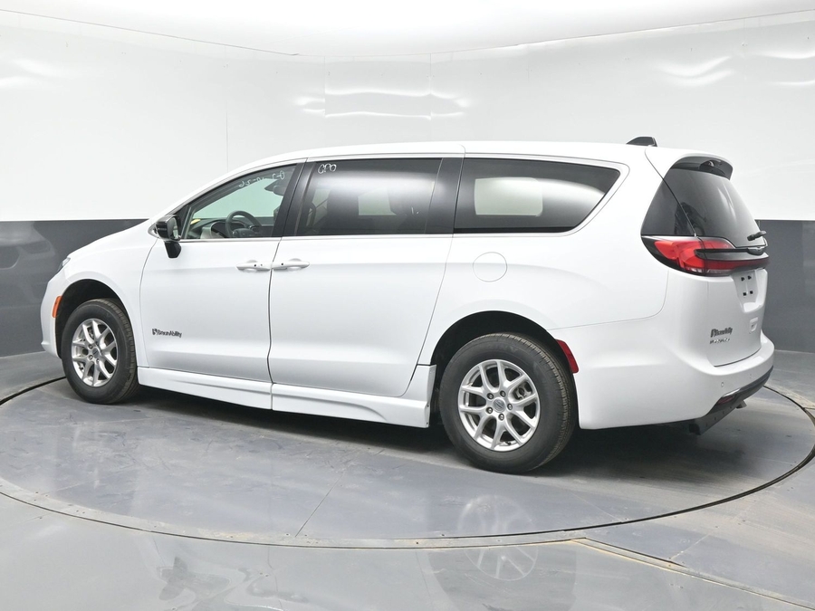 Used 2024 Chrysler Pacifica Touring L - BraunAbility Side Entry Entry Fold Out Automatic Ramp