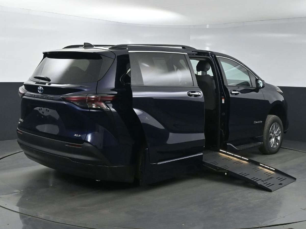 2025 TOYOTA SIENNA - Image 7