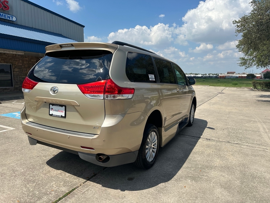 Used 2013 Toyota Sienna XLE Base - VMI Side Entry Entry In Floor Automatic Ramp
