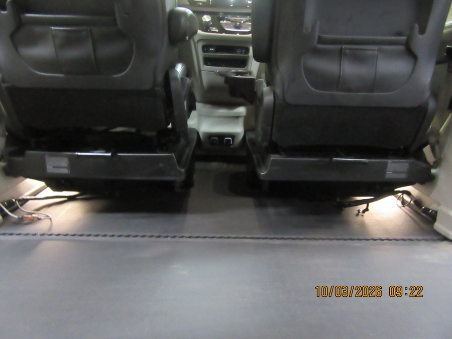 Grey Chrysler Pacifica image number 18