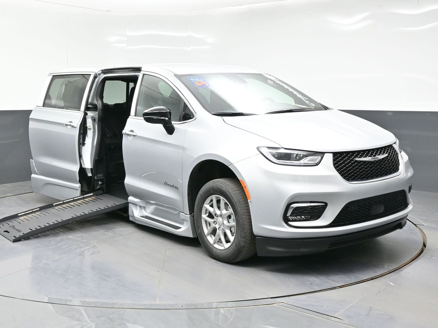 2026 Chrysler Pacifica's photo