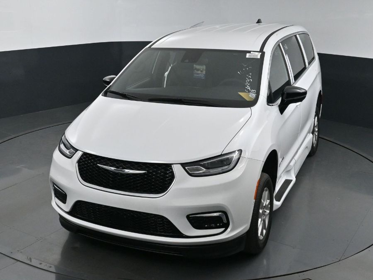 2025 CHRYSLER PACIFICA - Image 24