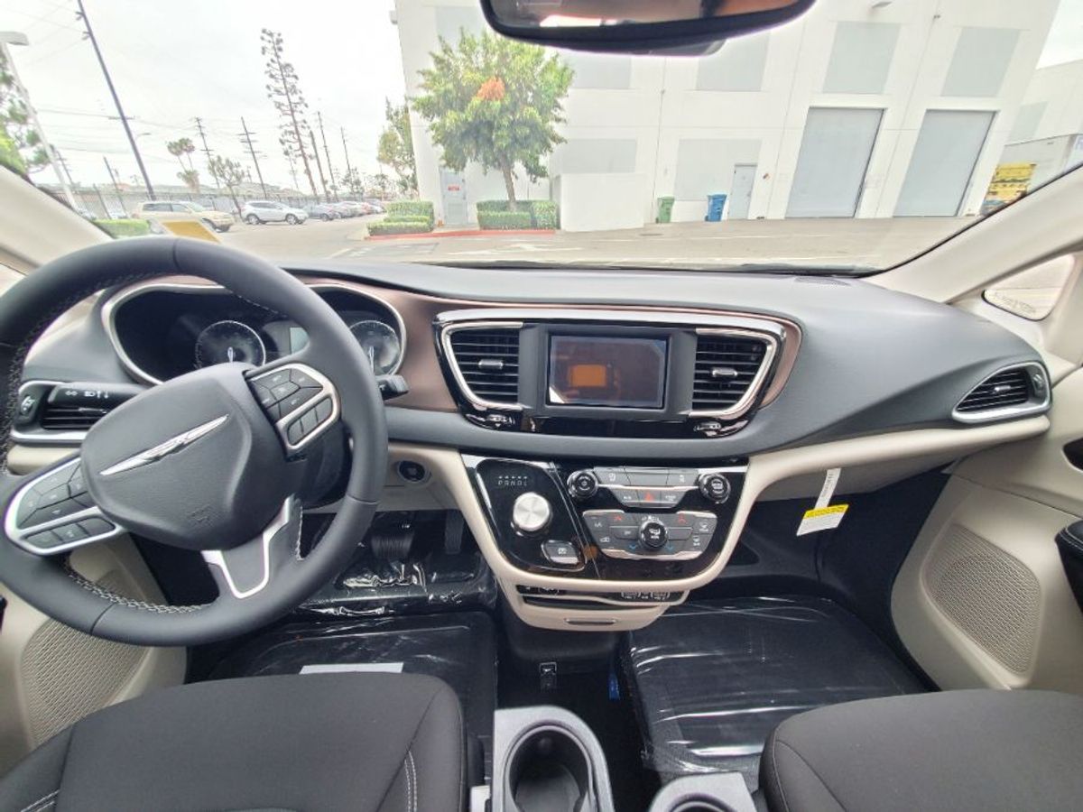 2023 CHRYSLER VOYAGER - Image 6