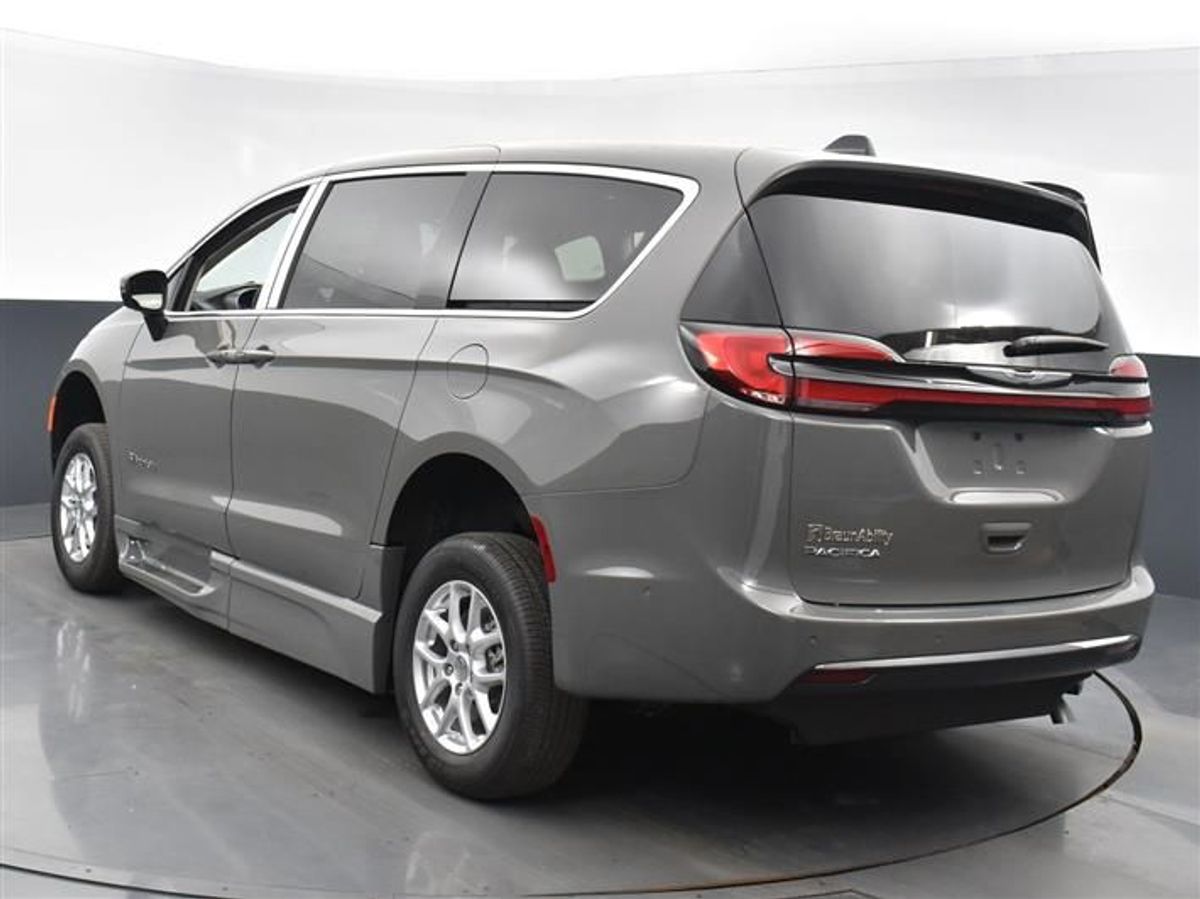 2023 CHRYSLER PACIFICA - Image 2