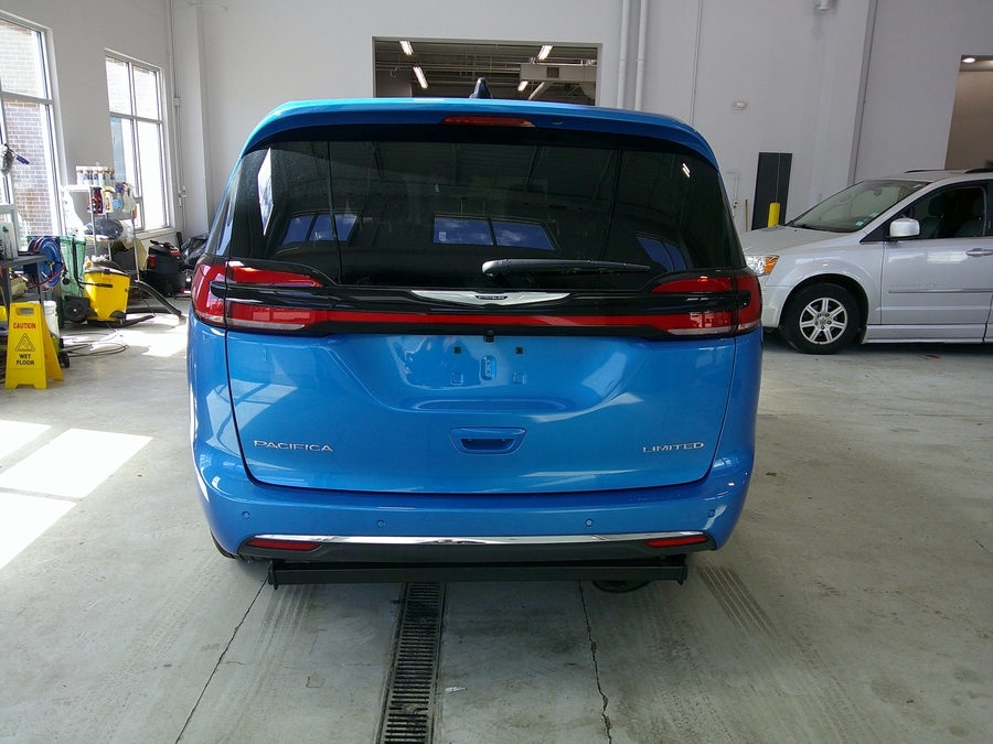 Blue Chrysler Pacifica image number 8