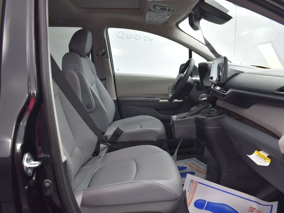 2024 TOYOTA SIENNA - Image 2