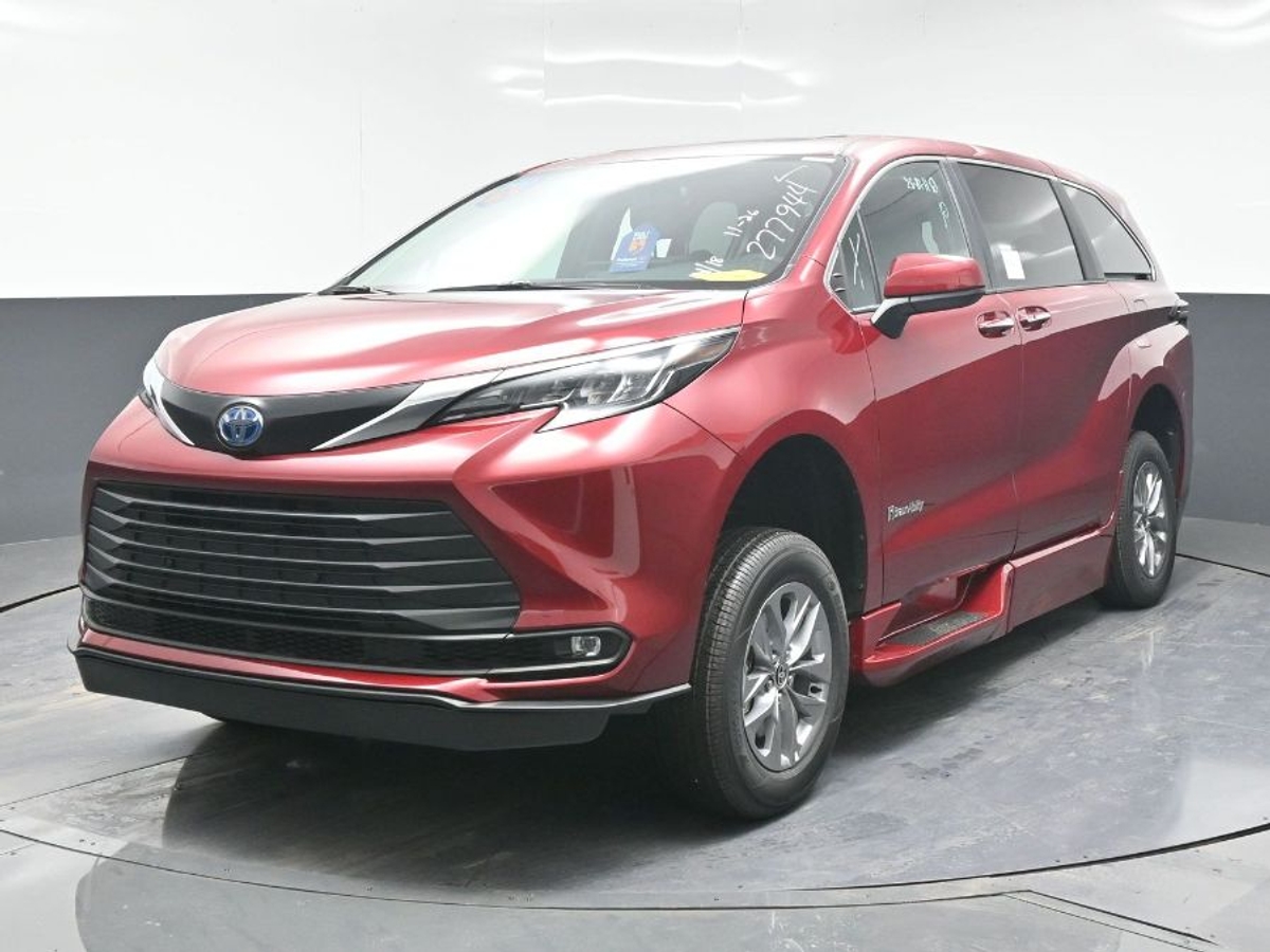 2025 TOYOTA SIENNA - Image 3