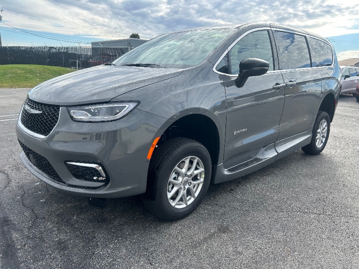 Grey Chrysler Pacifica image number 2