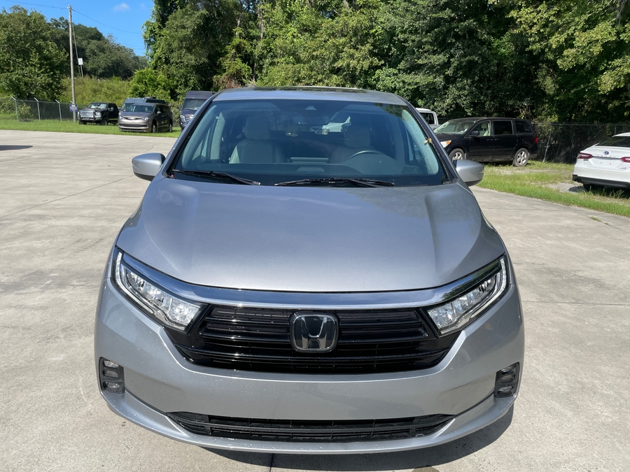 Silver Honda Odyssey with Side Entry Automatic In Floor ramp