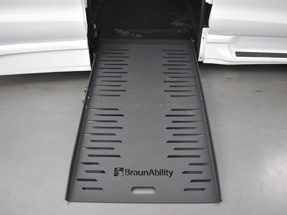 2023 CHRYSLER VOYAGER - Image 11