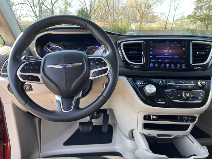 Used 2017 Chrysler Pacifica Touring L - BraunAbility Side Entry Entry Fold Out Automatic Ramp