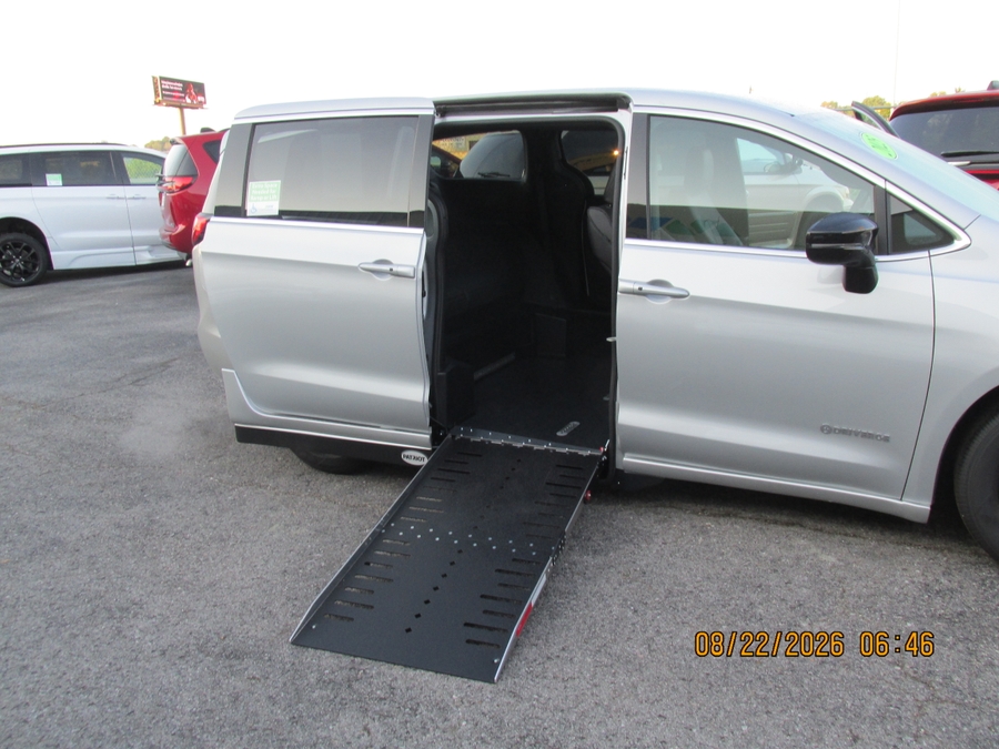 Silver Chrysler Voyager image number 12