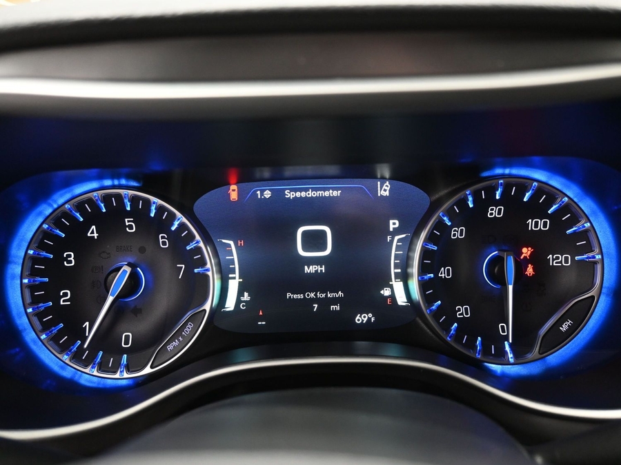 Silver Chrysler Pacifica image number 12